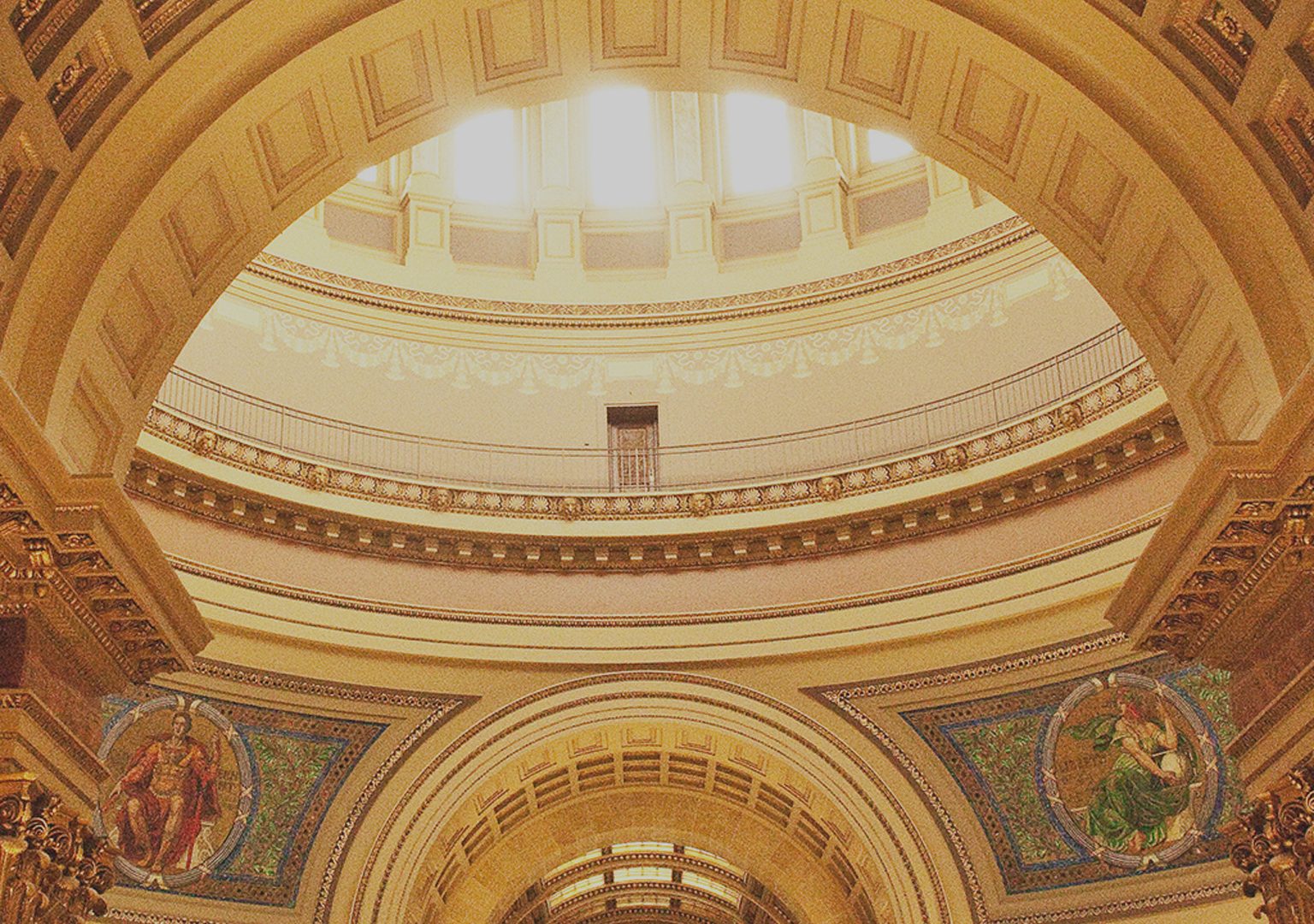 Low angle interior shot of Wisconsin State Capitol rotunda
